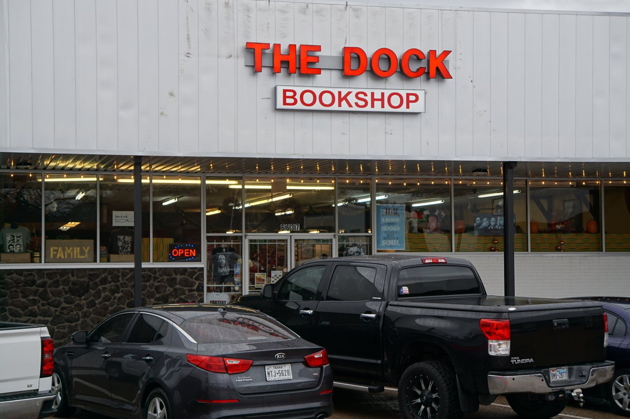 the-dock-bookshop-storefront